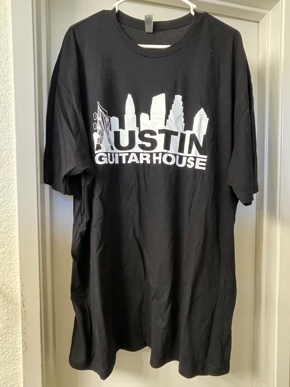 Austin Guitar House Men’s Black Graphic Tee